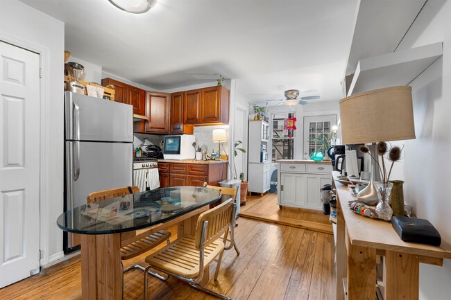Building Photo - 325.5 4th St