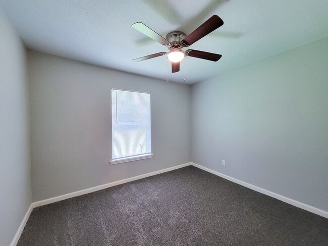 Building Photo - RECENTLY REMODELED 4 BEDROOM 2 BATH LEASE HOME WITH ALL THE UPGRADES.  CHECK THIS OUT.  WON'T LAS...