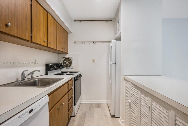 Building Photo - 3517 Loquat Ave