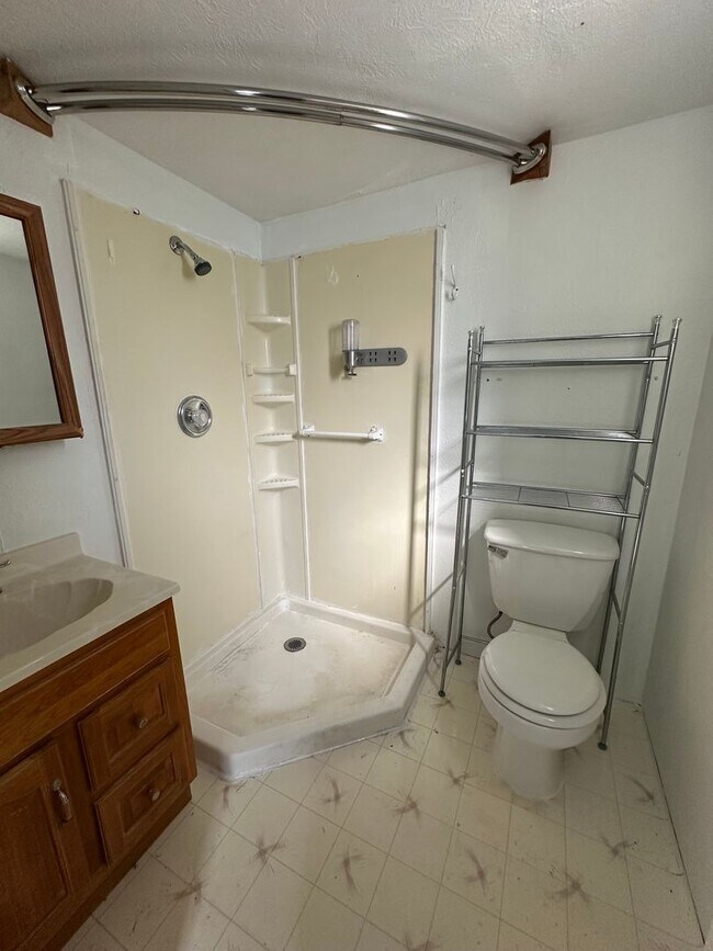 Building Photo - 646 S Coleman St