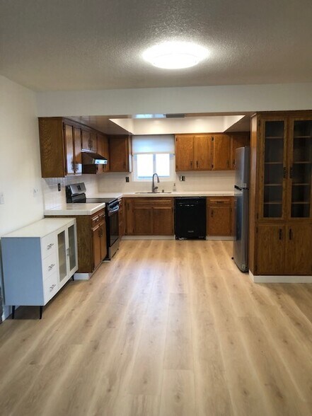 Building Photo - 8322 Mango Ave