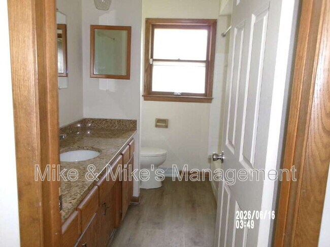 Building Photo - 18620 Midland Pl