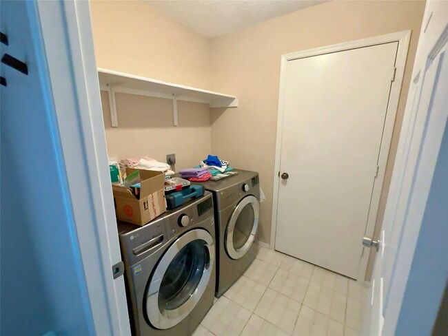 Building Photo - 8803 Palace Pkwy