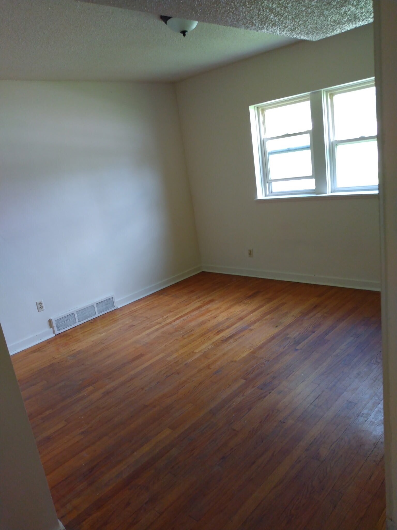 Building Photo - 4646 Towle Ave