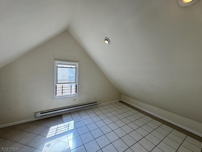 Building Photo - 163 Linden Ave