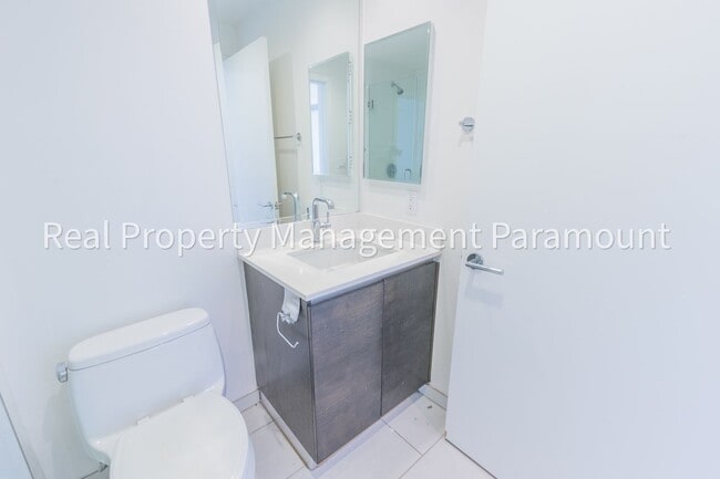 Building Photo - Beautiful new 2 bed 2 bath