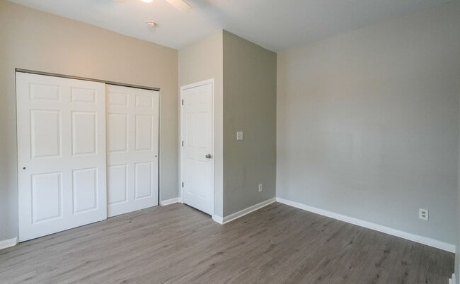 Building Photo - Newly renovated 6 bedroom 2.5 bath in Carroll Park Area