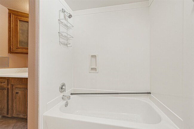 Building Photo - 7323 Log View Dr