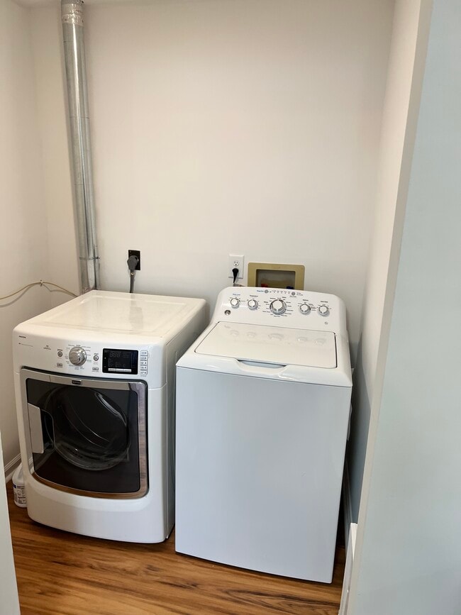 Building Photo - 11225 Salem Village Dr