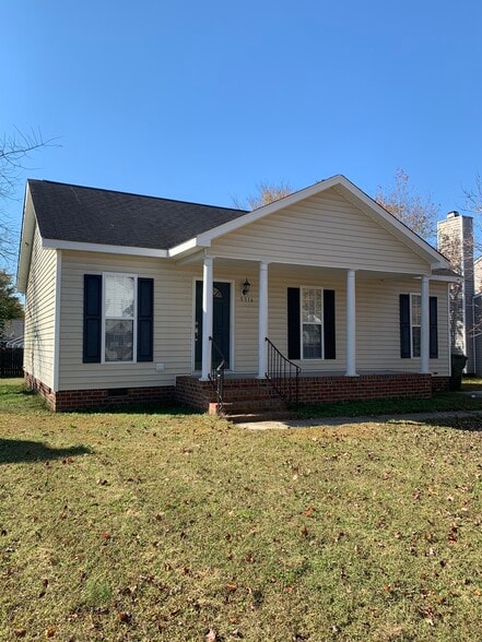 Covered front porch - 5516 Bellcamp Ct