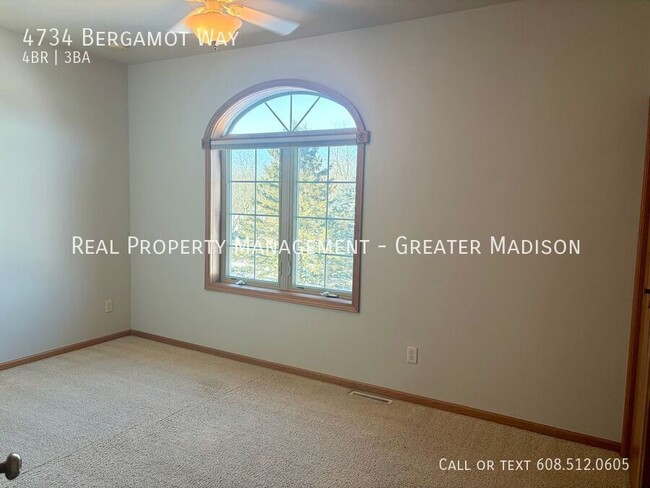 Building Photo - 4734 Bergamot Way