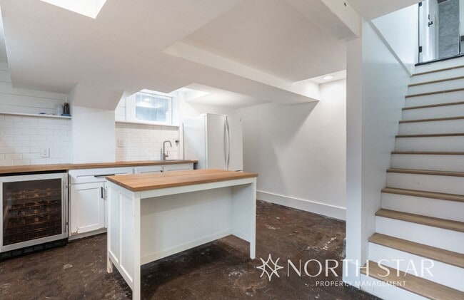 Building Photo - Remodeled Sellwood Bungalow