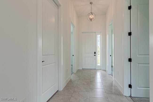 Building Photo - 420 NW 18th Pl