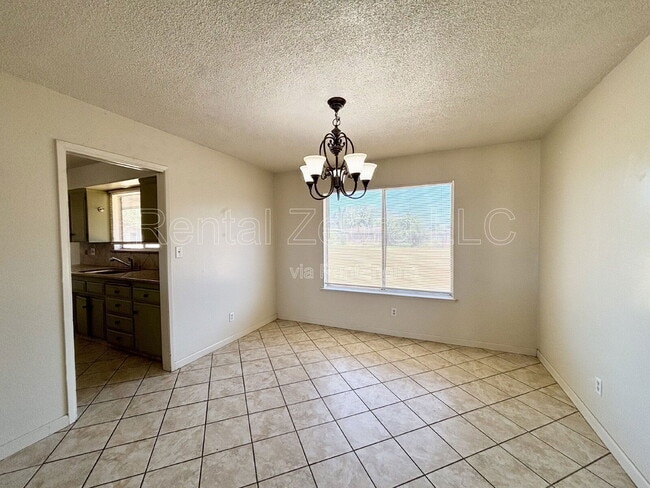 Building Photo - 2400 Gurr Rd