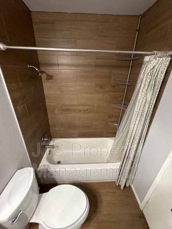 Building Photo - 6436 Bremen Dr