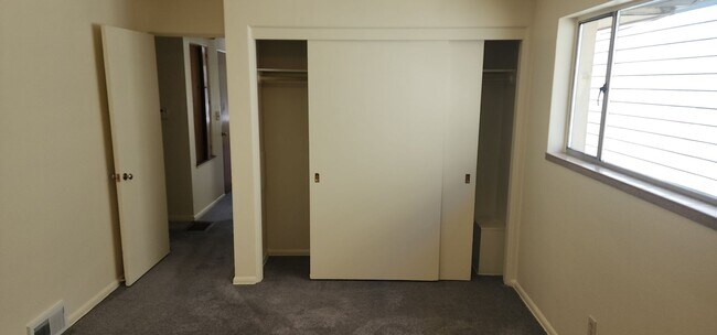 Building Photo - 15t7544