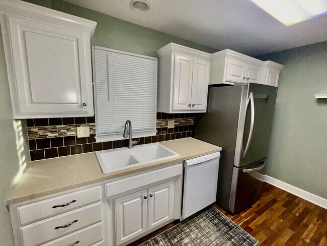 Building Photo - Bright and Spacious 3-Bedroom Home with Flexible Living Space