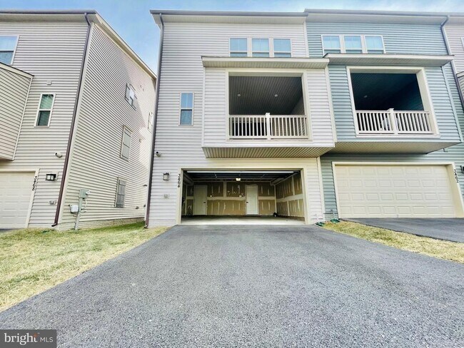 Building Photo - 3464 Sunset Ridge Dr