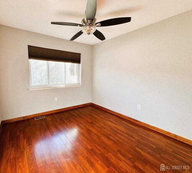 Building Photo - 160 Thoreau Dr