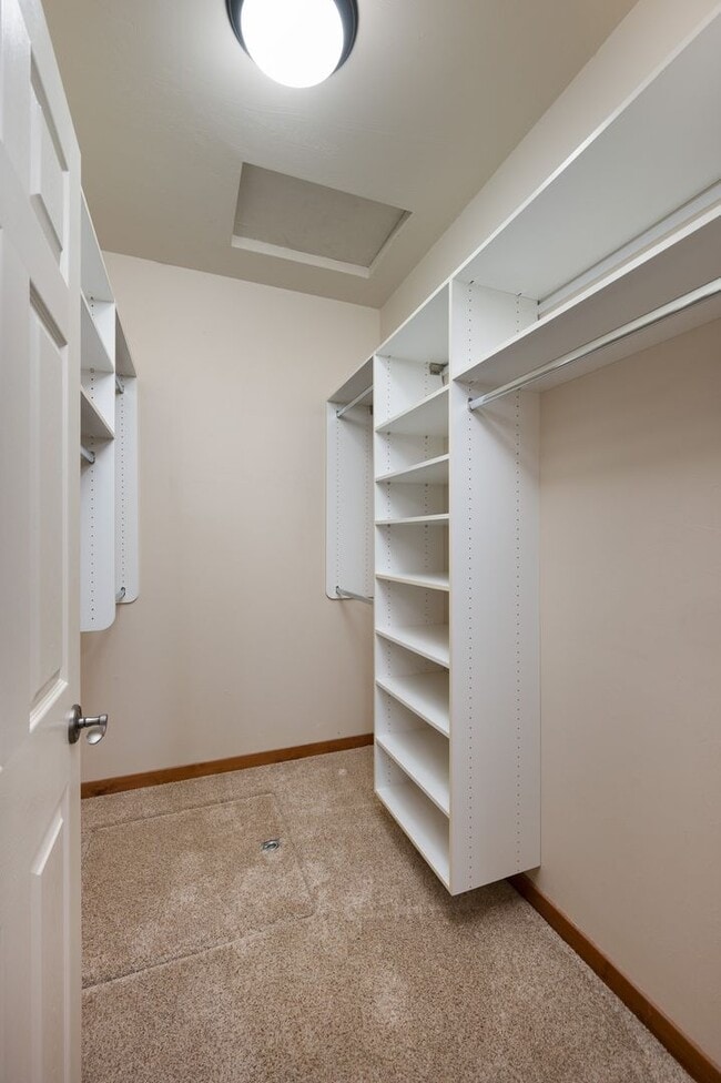 Building Photo - 3 Bedroom, 2 Bath Condo