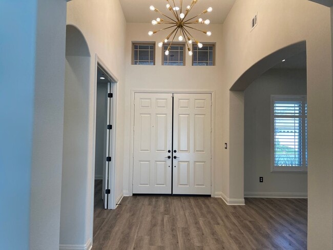 Building Photo - COMING SOON! - Belcourt Seven Oaks