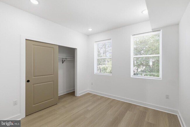 Building Photo - 2310 N Sydenham St