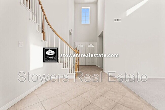 Building Photo - 1570 Eastlake Cir