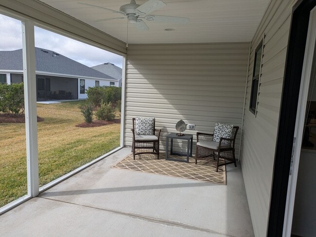 Building Photo - 1750 Debellis Ln