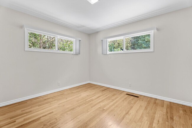 Building Photo - 17 Stallion Rd