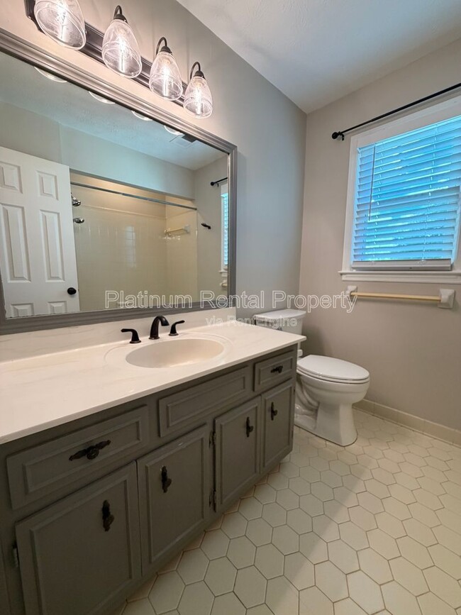 Building Photo - 467 Lees Trace SW