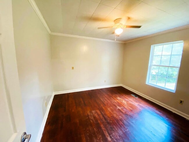 Building Photo - 1260 Hillridge Dr