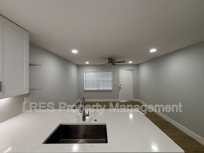 Building Photo - 1031 Columbia Ave