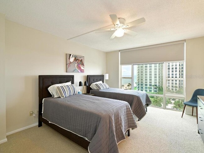 Building Photo - 2425 Gulf of Mexico Dr