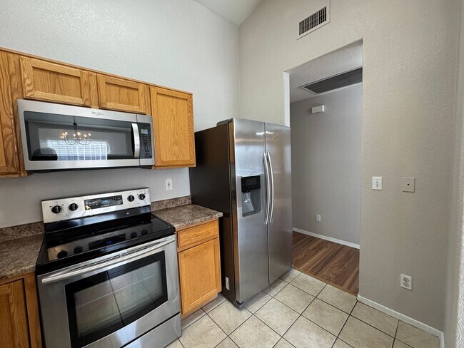 Building Photo - Great 4Bdm 2Ba Home, in a well desired loc...