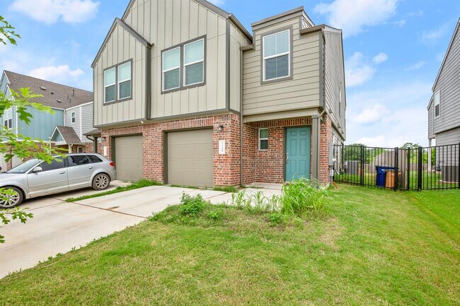 Building Photo - 7304 Sparkling Light Dr