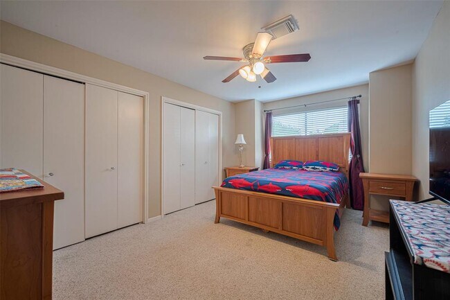 Building Photo - 12231 Carriage Hill Dr