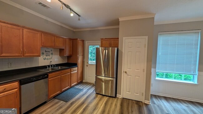 Building Photo - 370 Brentwood Dr