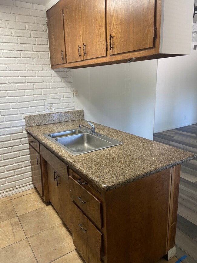 Building Photo - 2 Bdrm, 1 Bath Condo in Sacramento