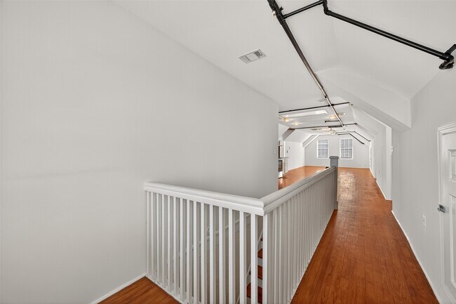 Building Photo - 2602 Isabella St