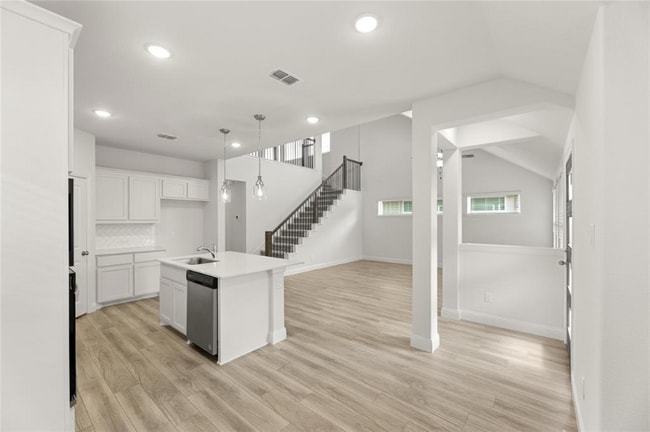 Building Photo - 625 Presidio St