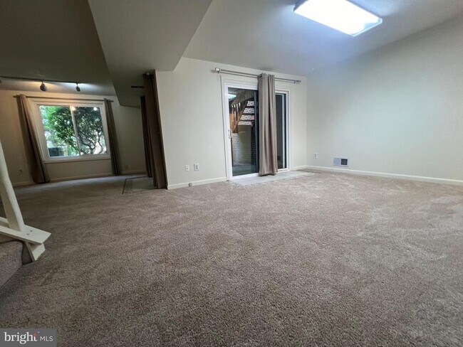 Building Photo - 9547 Fern Hollow Way