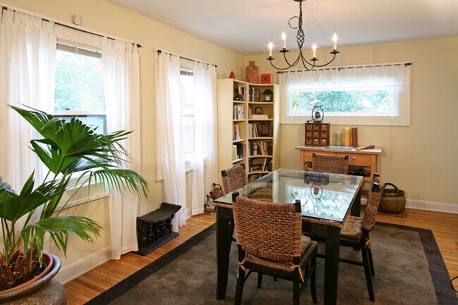 Building Photo - 3910-3912 Thomas Ave South