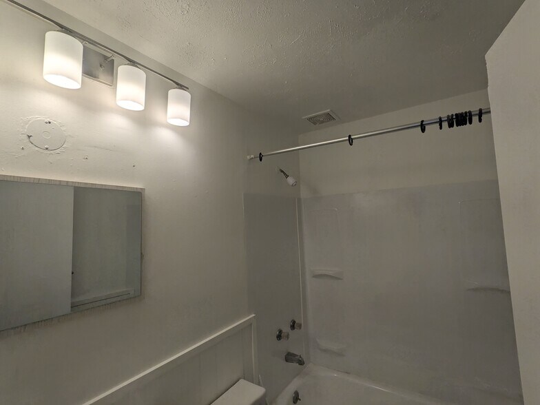 Building Photo - 227 Renner St