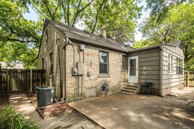 Building Photo - 731 Buck St
