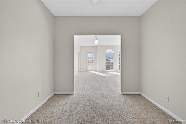 Building Photo - 3255 Camden Dr