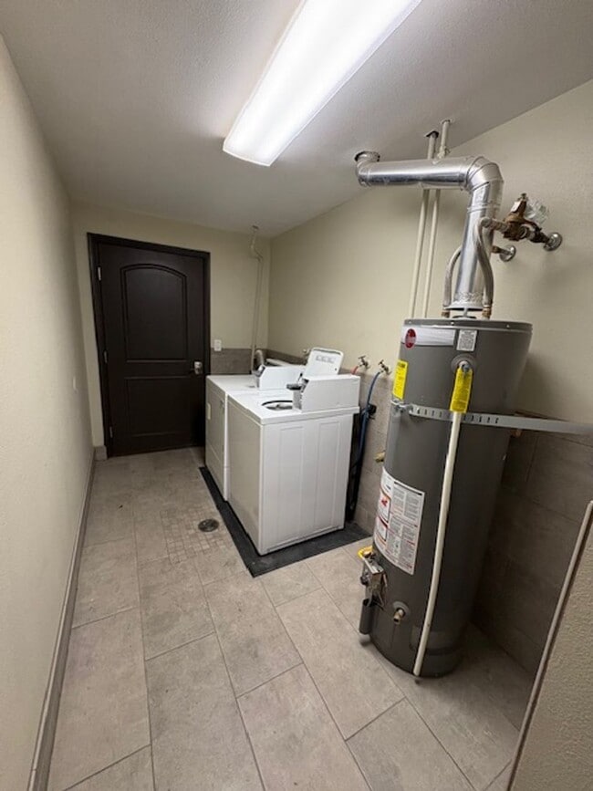 Building Photo - 2 Bedroom Apartment in Holladay!