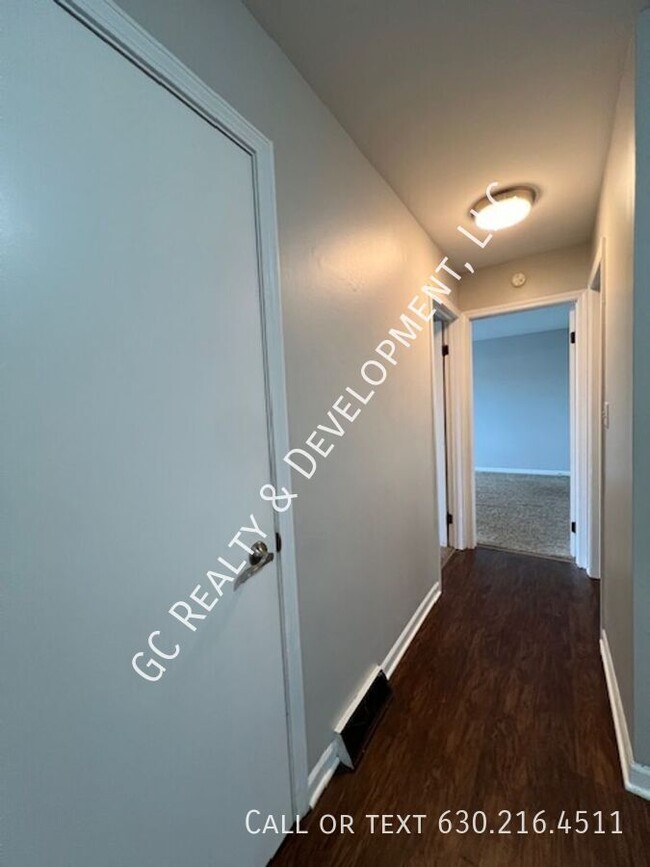 Building Photo - *** UPDATED UNITS / 2 BDRM / W&D IN BUILDI...