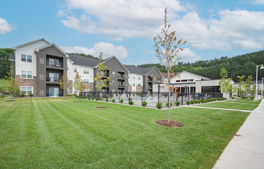 Building Photo - Legends Morgan Farms