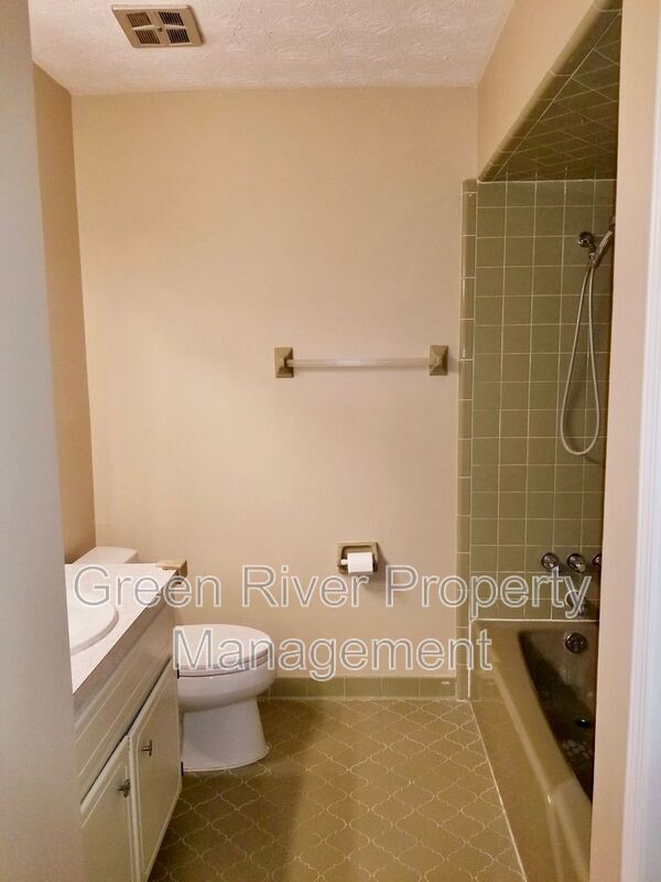 Building Photo - 2758 Oakdale Dr W