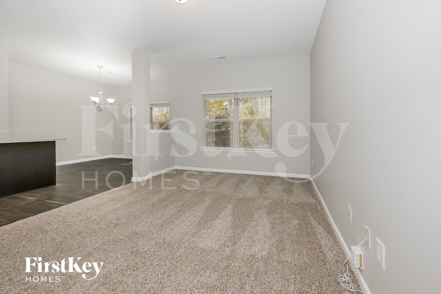 Building Photo - 27 Trotter Ct